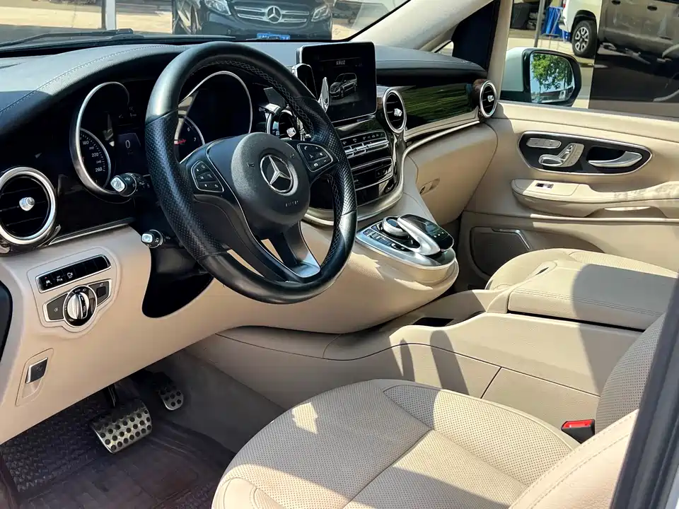 Mercedes-Benz V-class