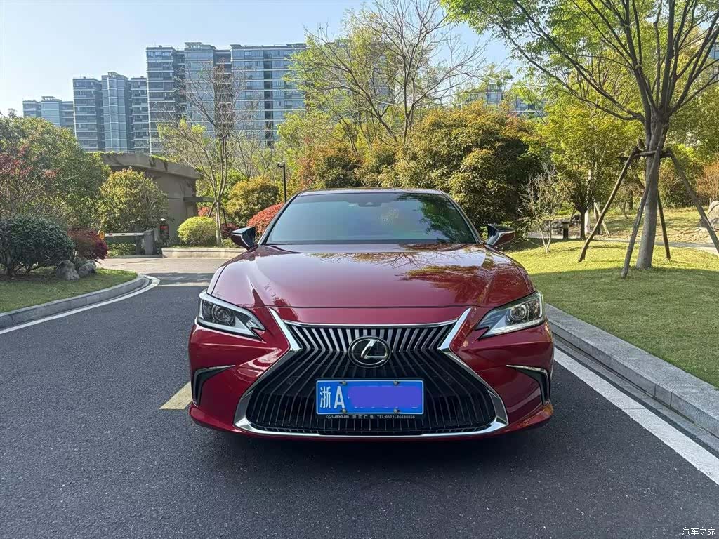 Lexus ES, 2018 2