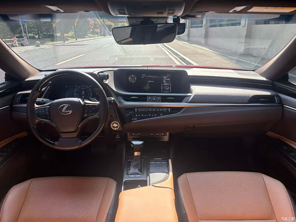 Lexus ES, 2018 8