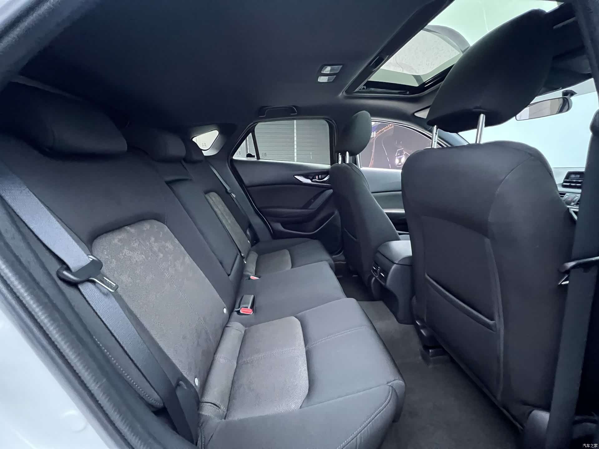 Mazda CX-4, 2023 все фото