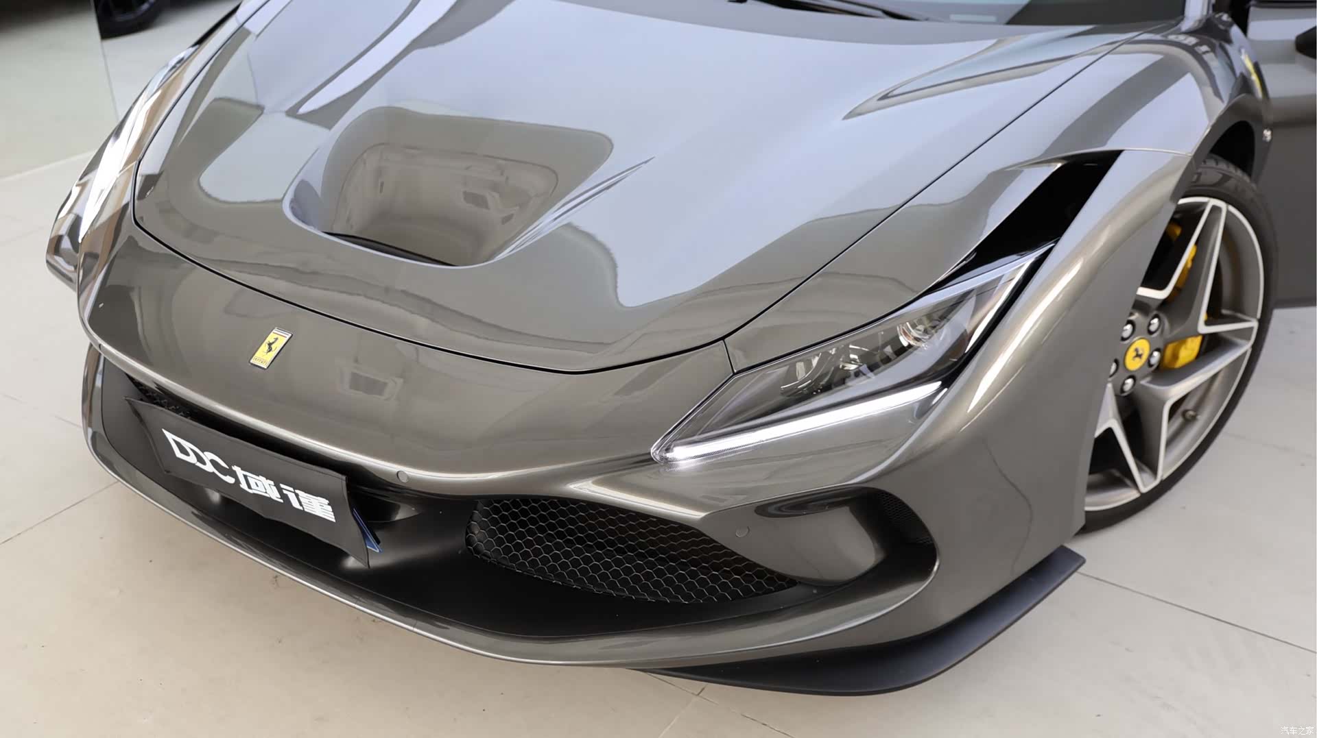 Ferrari F8, 2021 7