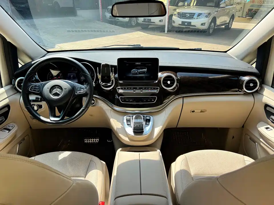 Mercedes-Benz V-class