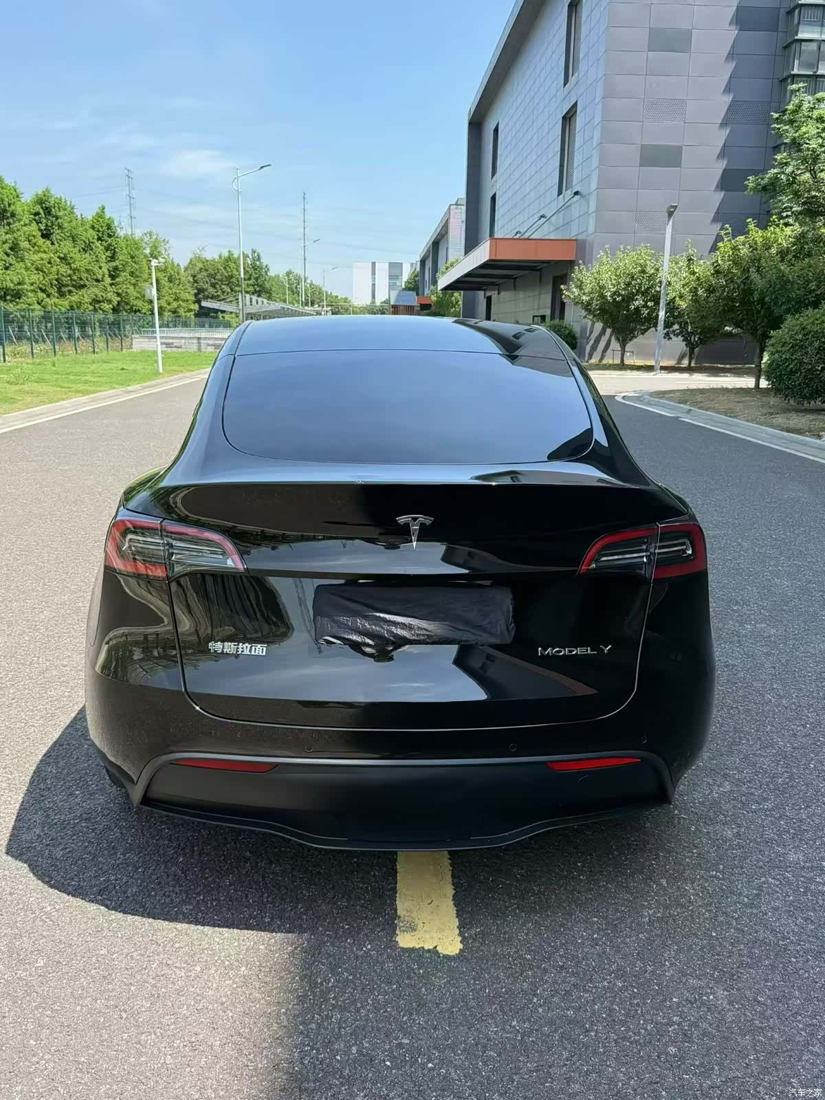 Tesla Model Y, 2023 16