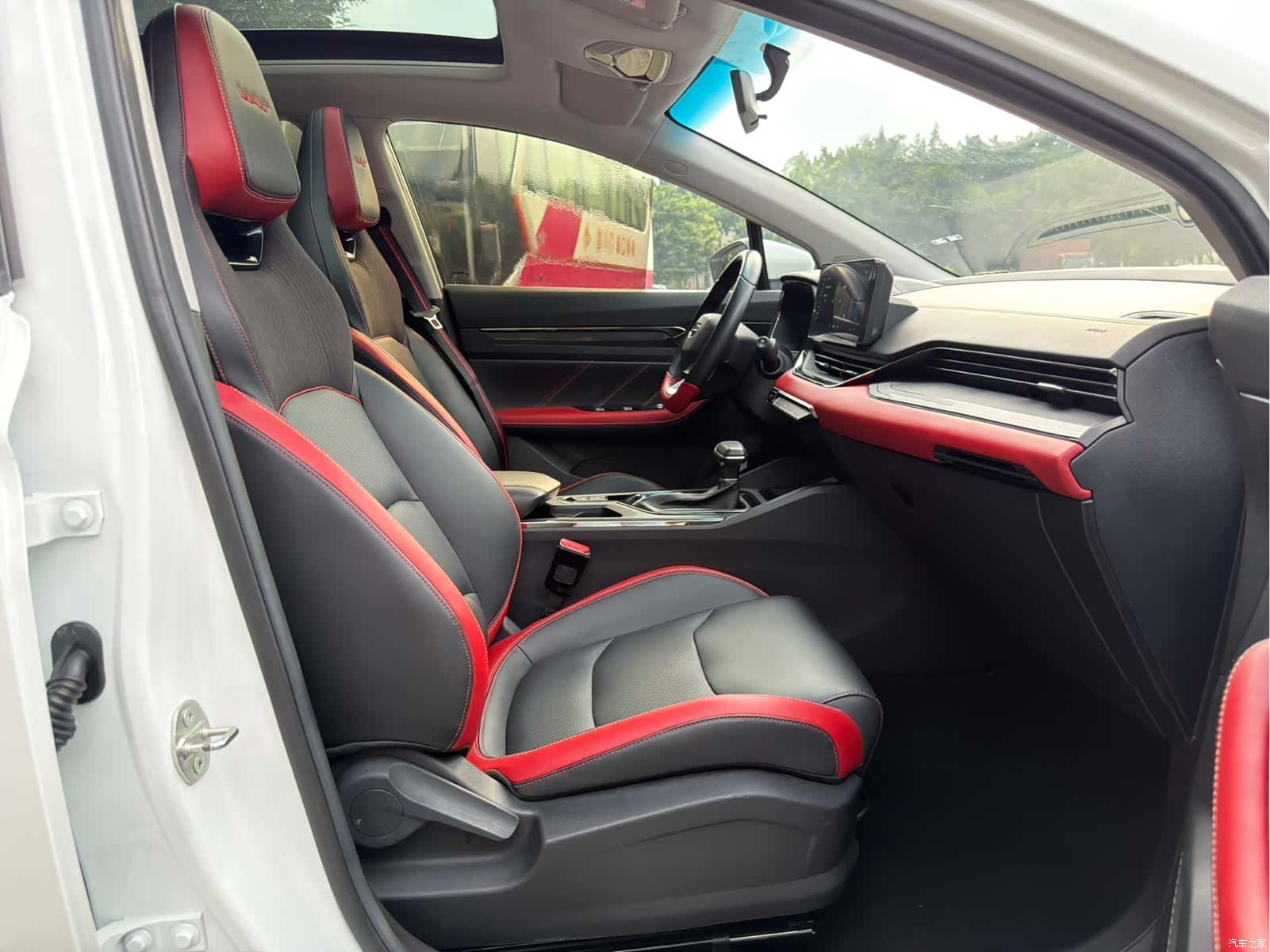 Geely Emgrand, 2022 15