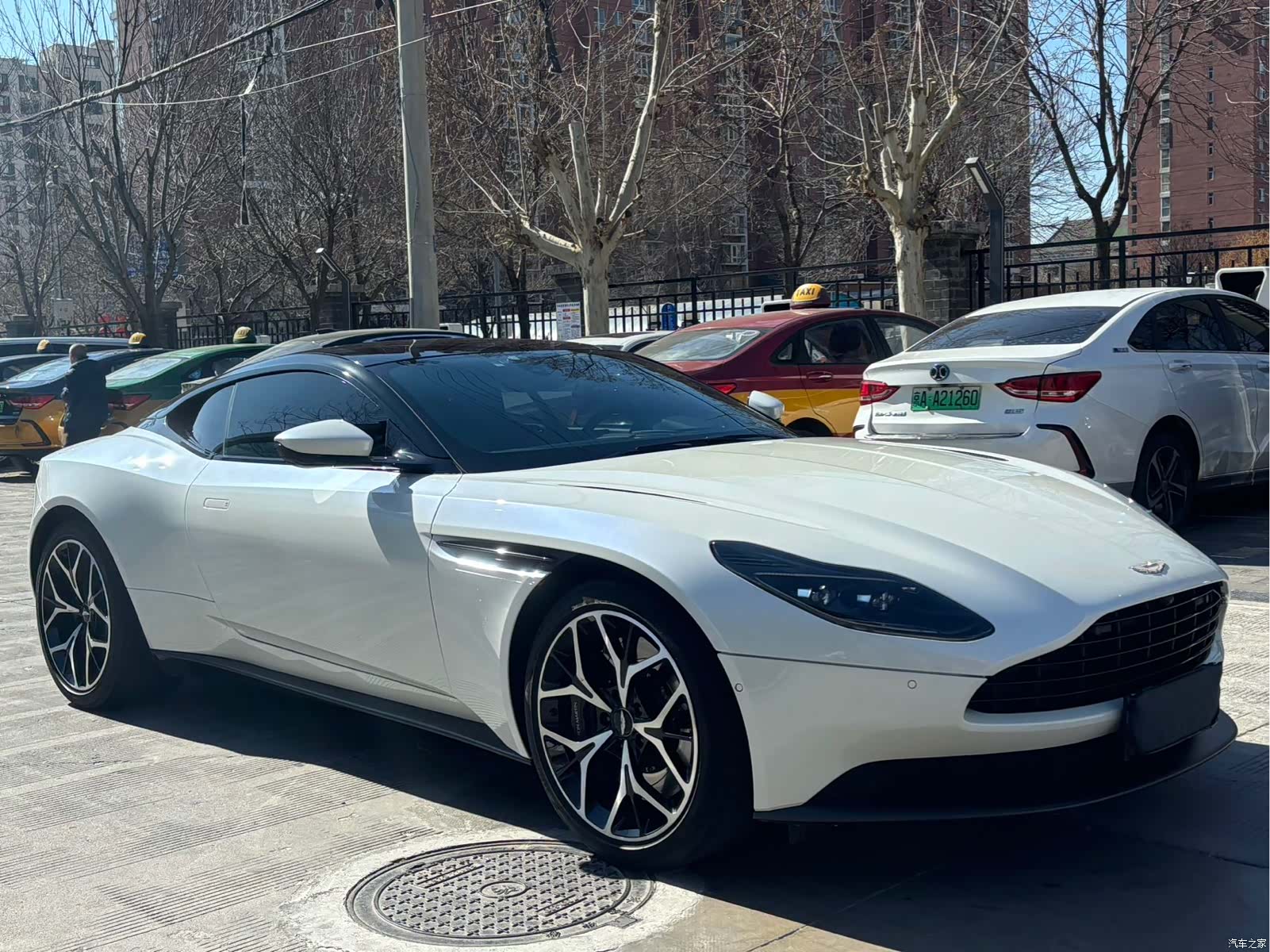 Aston Martin DB11, 2019 3