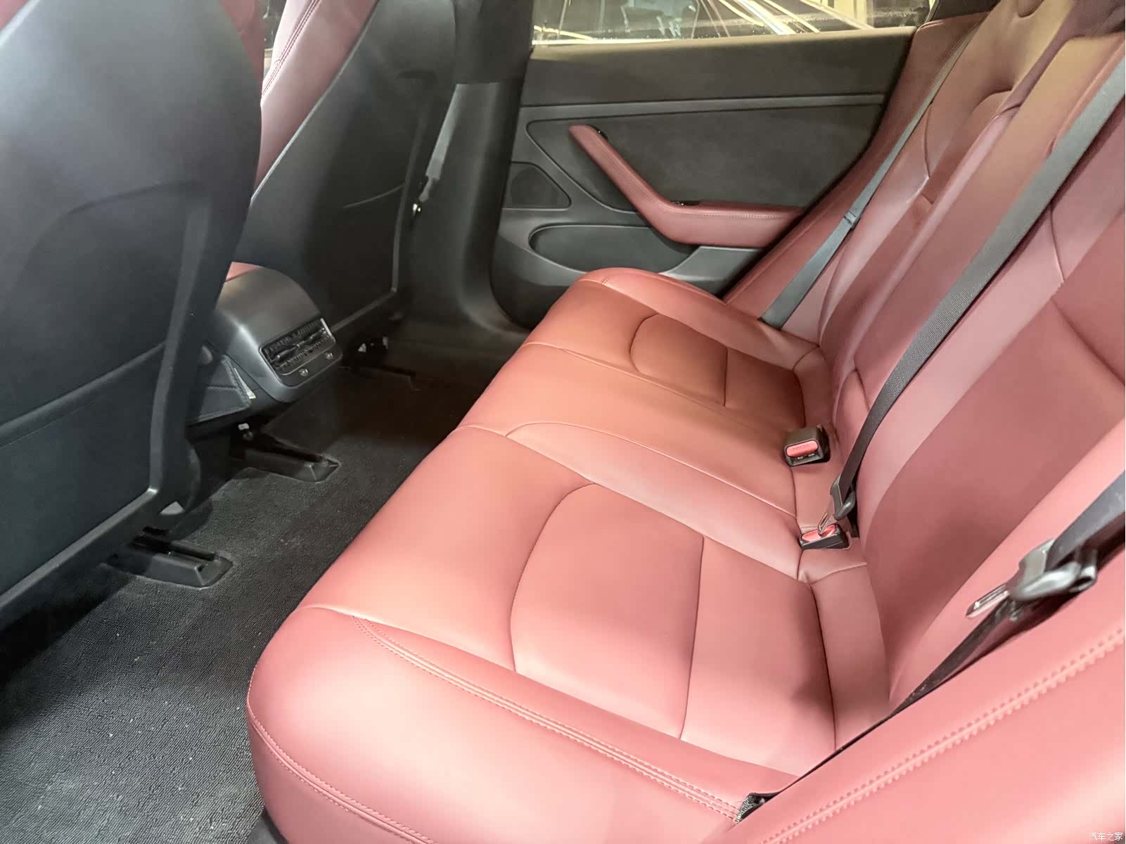 Tesla Model 3, 2020 12