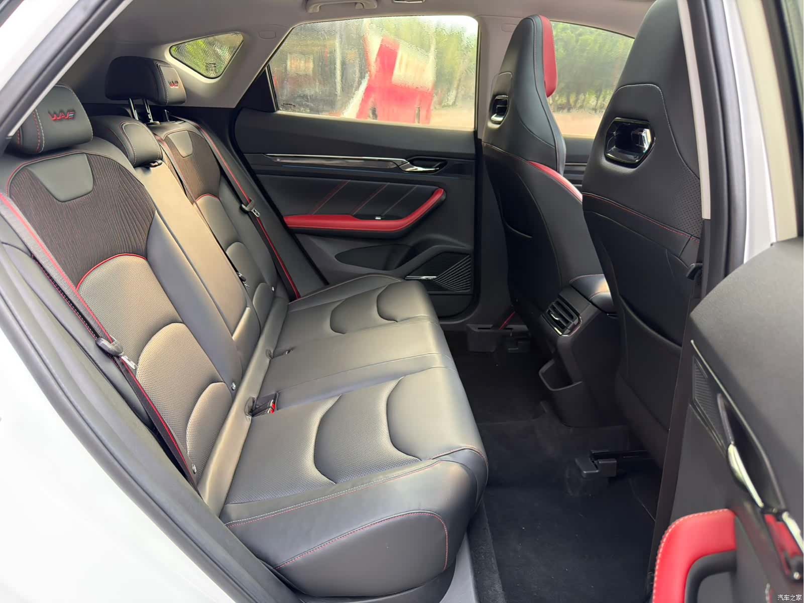 Geely Emgrand, 2022 14