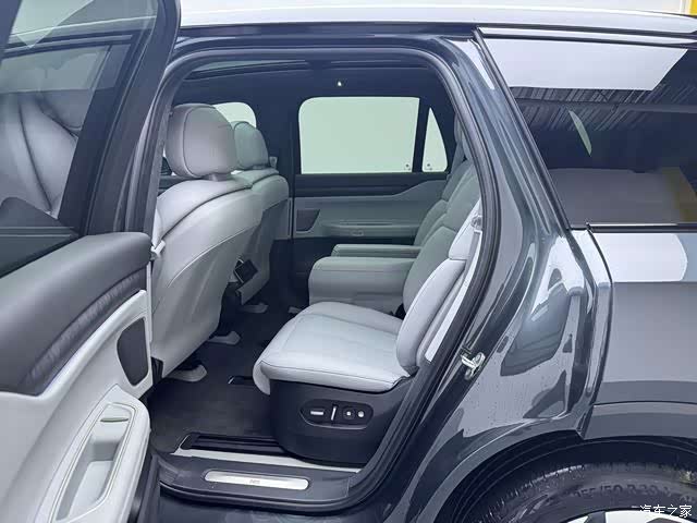 NIO ES8, 2024 9