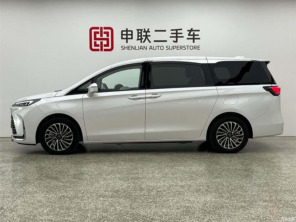 Buick GL8, 2025 4