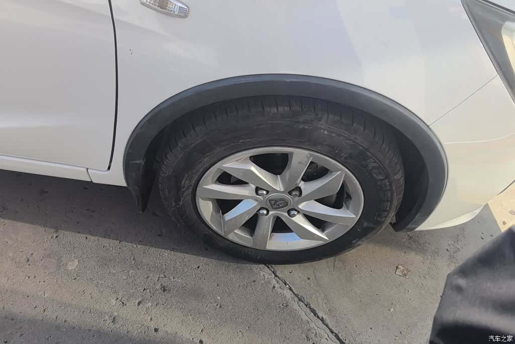 Wuling 310W, 2018 6