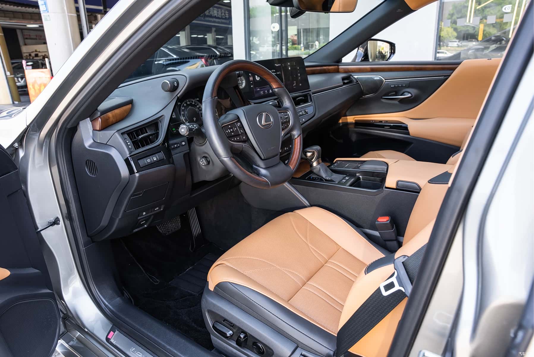 Lexus ES, 2022 9