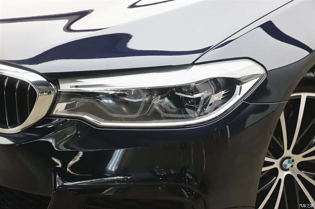 BMW 5 Series, 2019 24