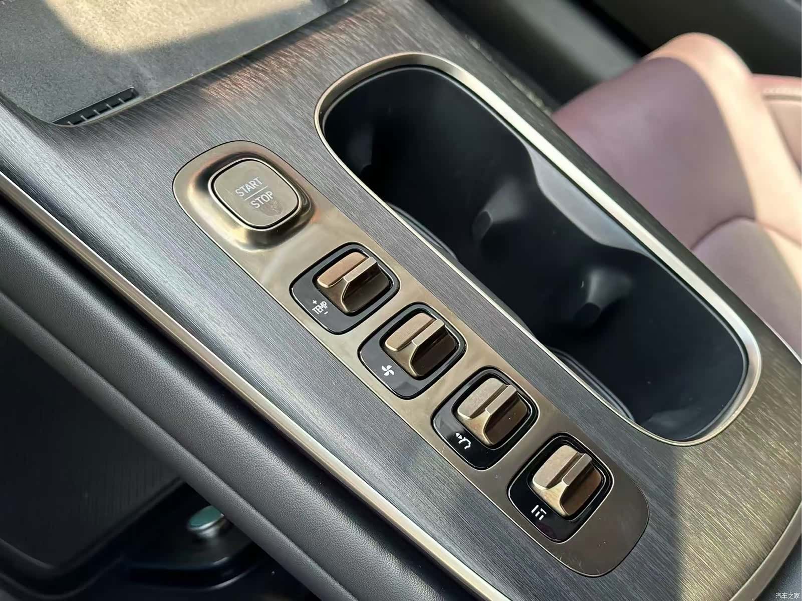 Xiaomi SU7, 2024 12