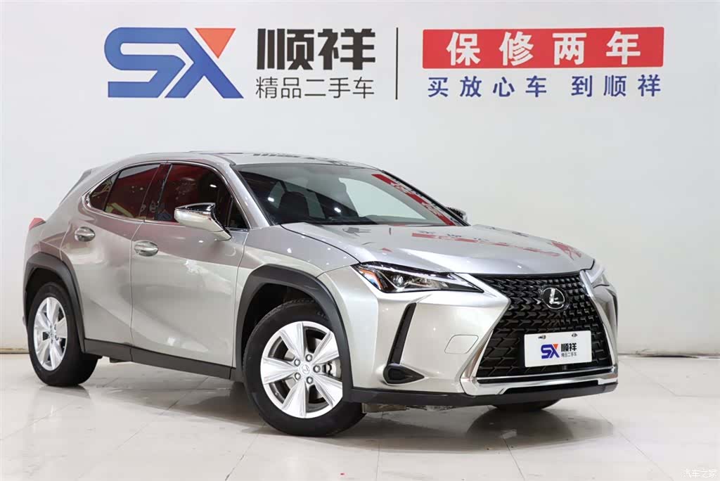 Lexus UX, 2022 3