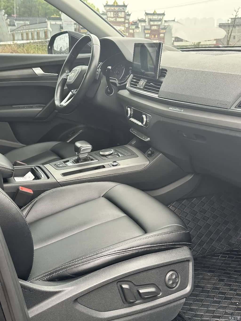 Audi Q5L, 2019 11