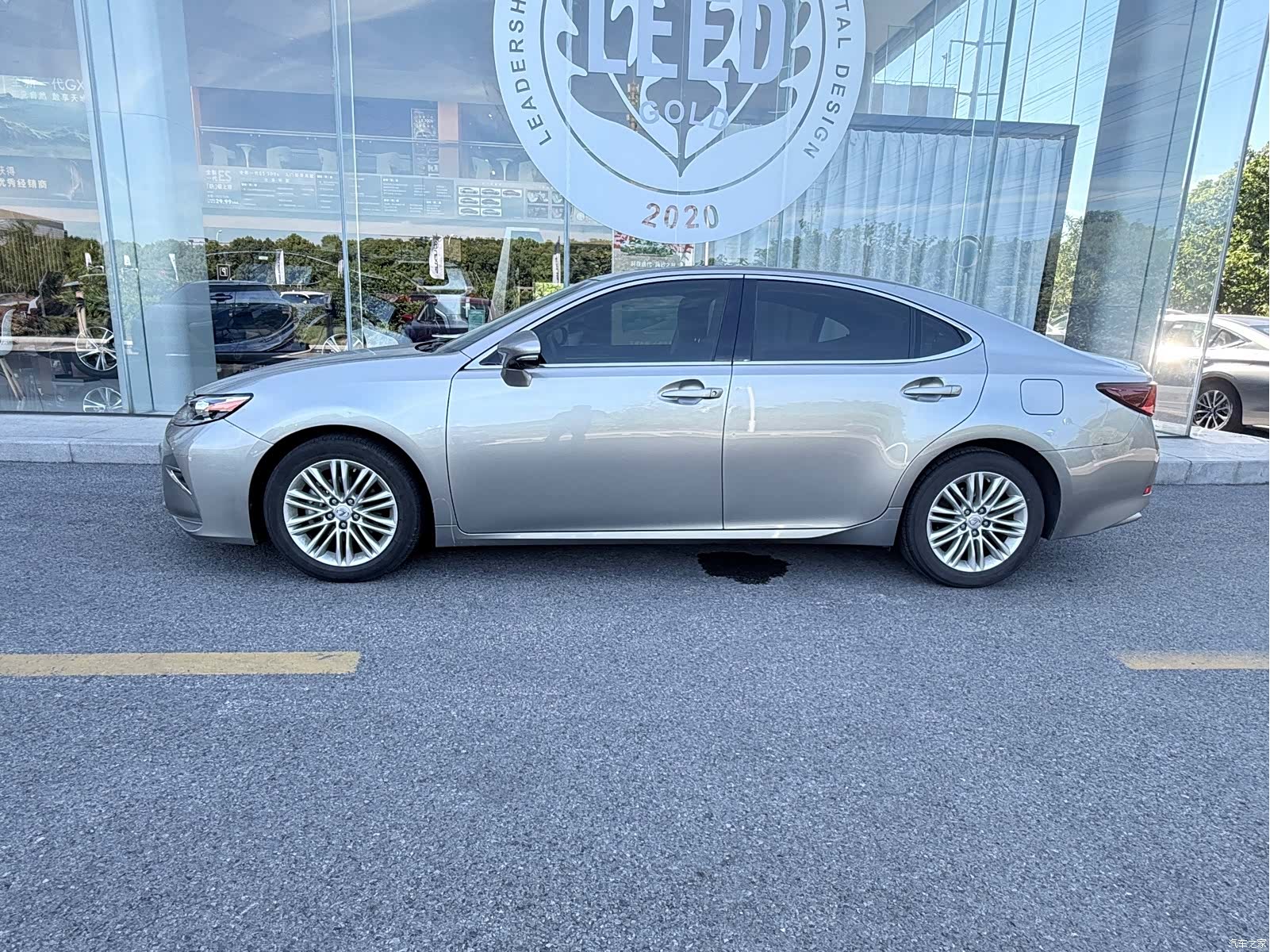 Lexus ES, 2018 3