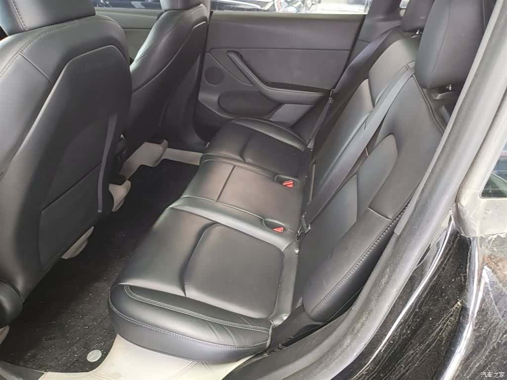 Tesla Model Y, 2024 17