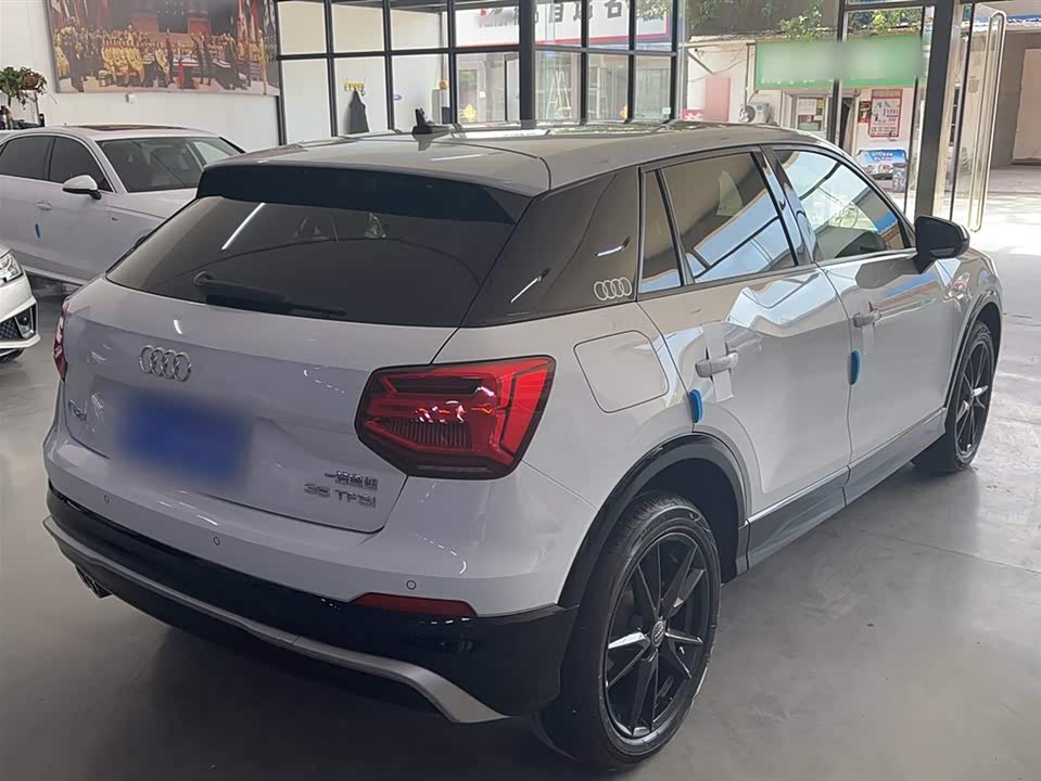 Audi Q2L