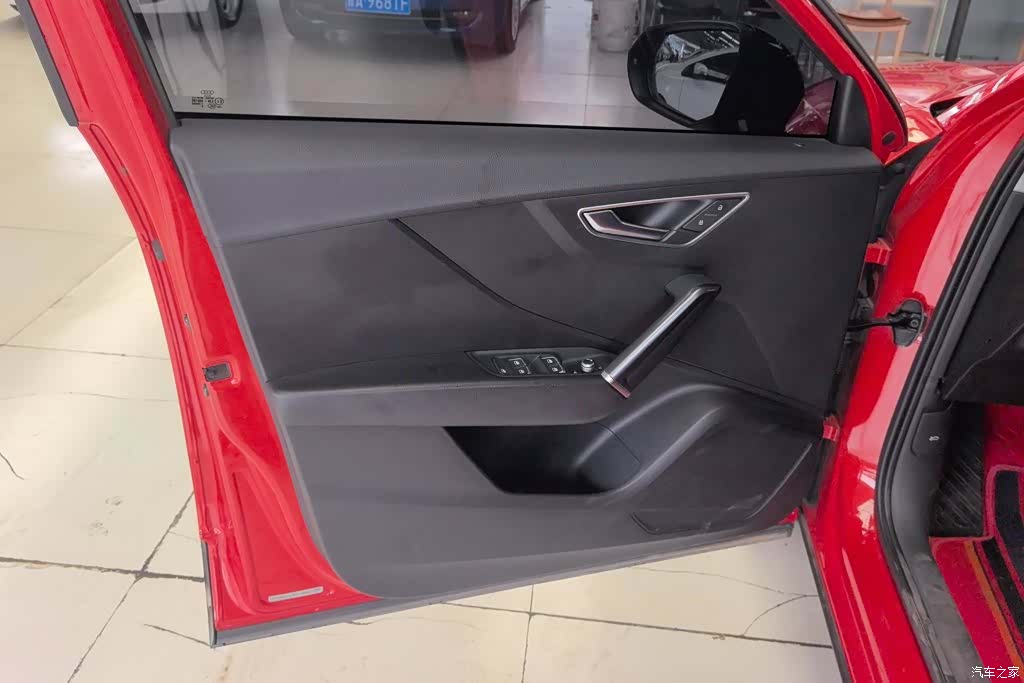 Audi Q2L, 2020 7
