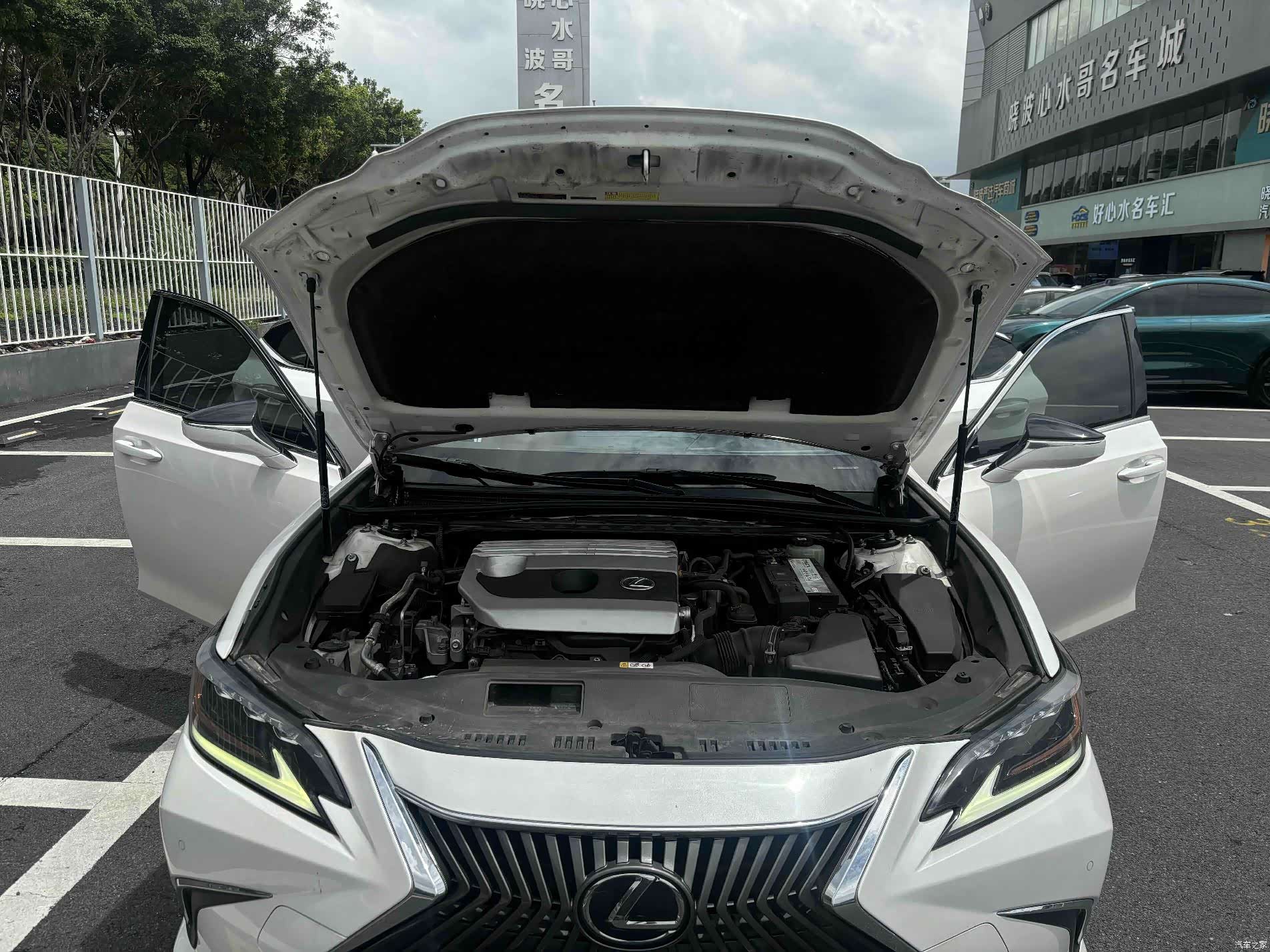 Lexus ES, 2021 16
