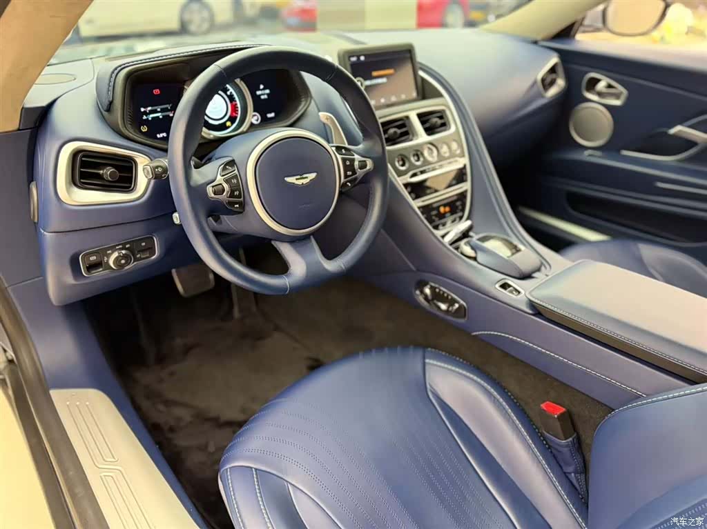 Aston Martin DB11, 2021 3