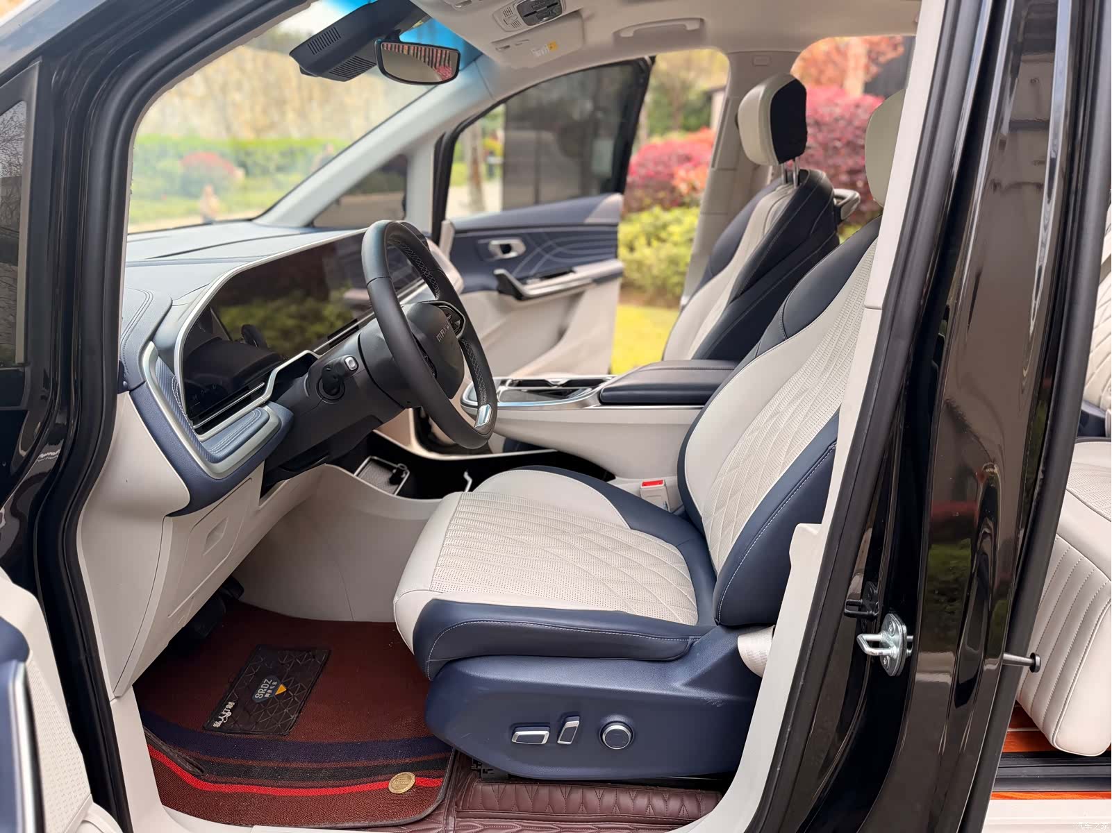 Maxus G90, 2023 36