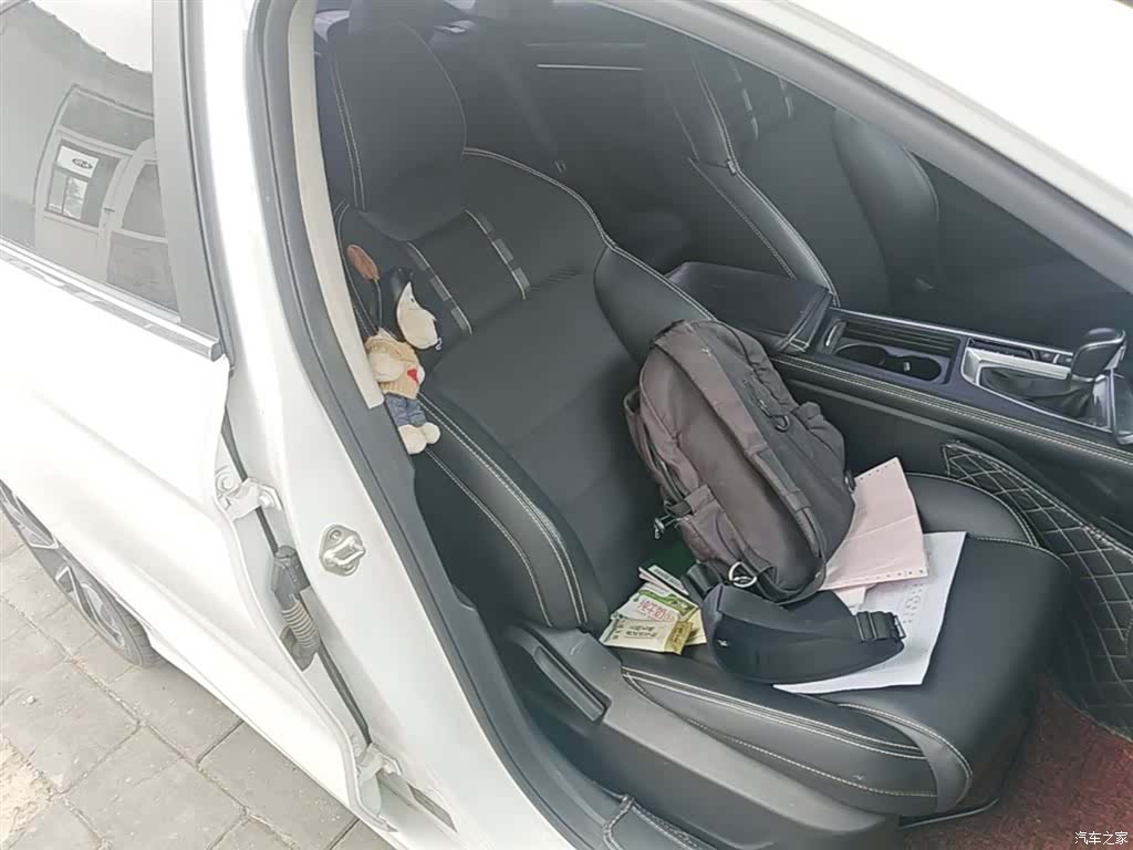 Geely Binray, 2022 25