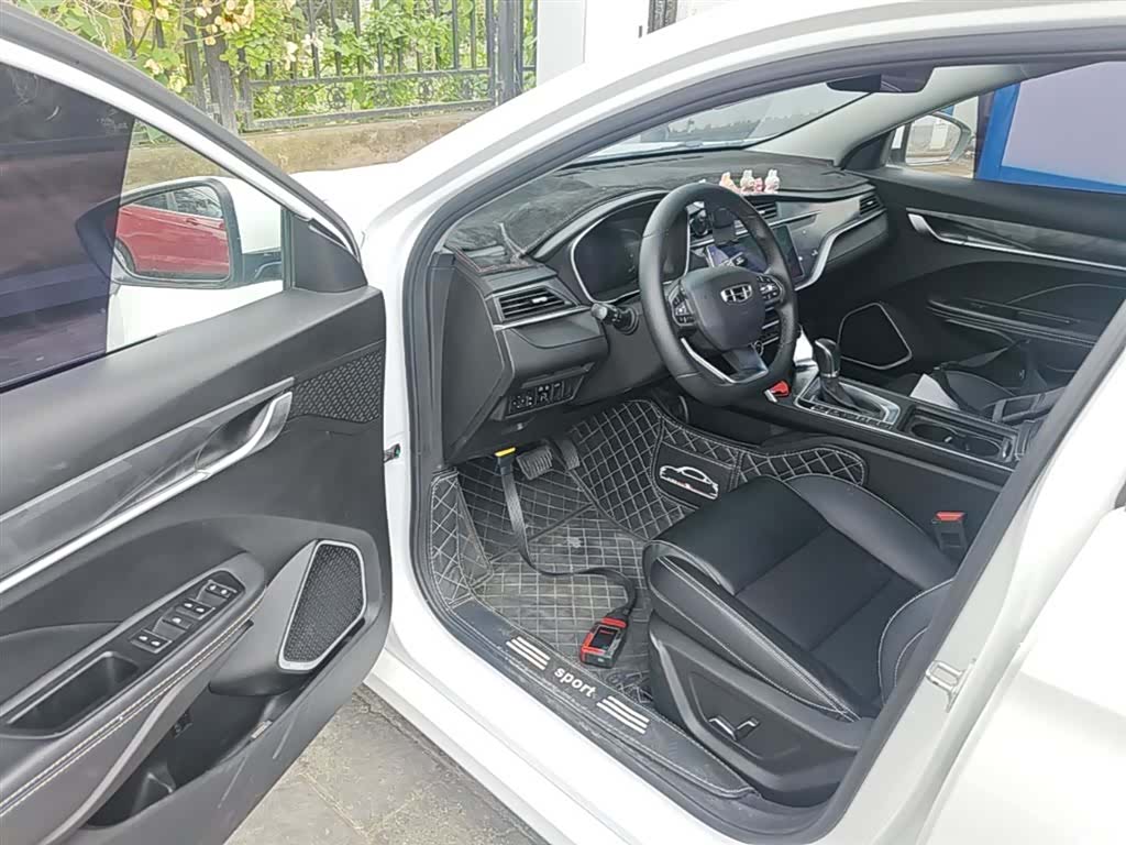 Geely Binray, 2022 16