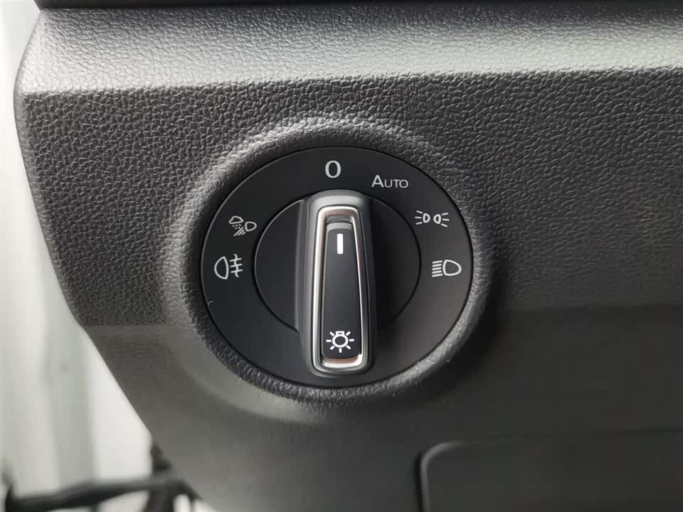 Volkswagen T-ROC exploring Songs