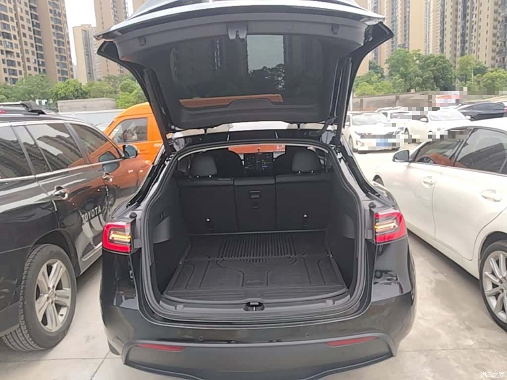 Tesla Model Y, 2023 19