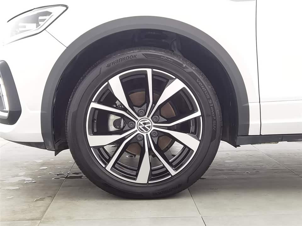 Volkswagen T-ROC exploring Songs