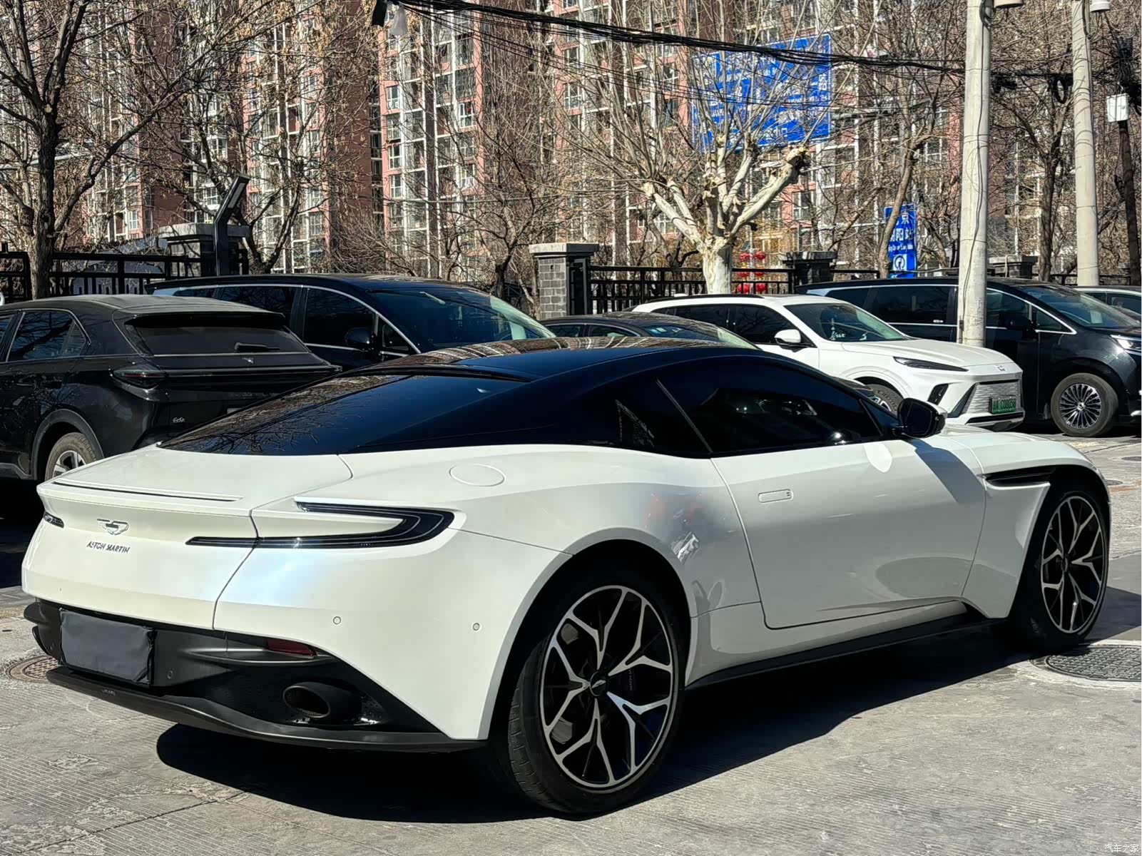 Aston Martin DB11, 2019 все фото