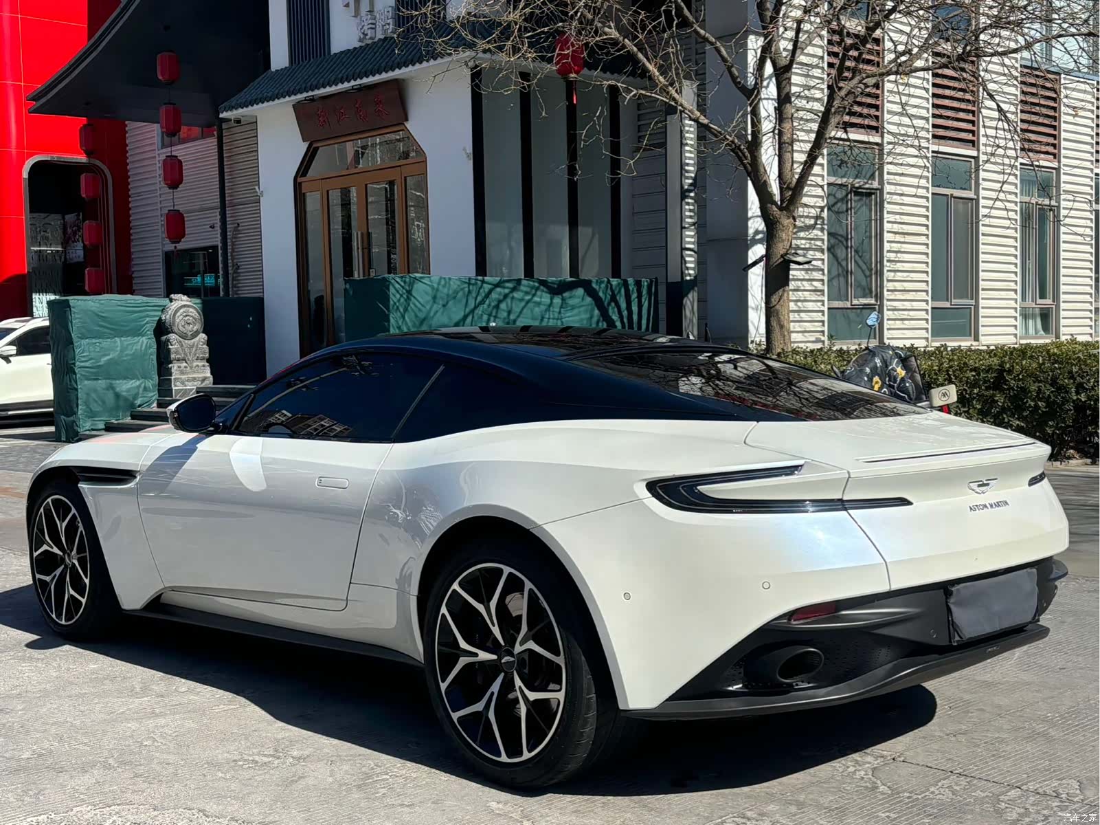 Aston Martin DB11, 2019 7