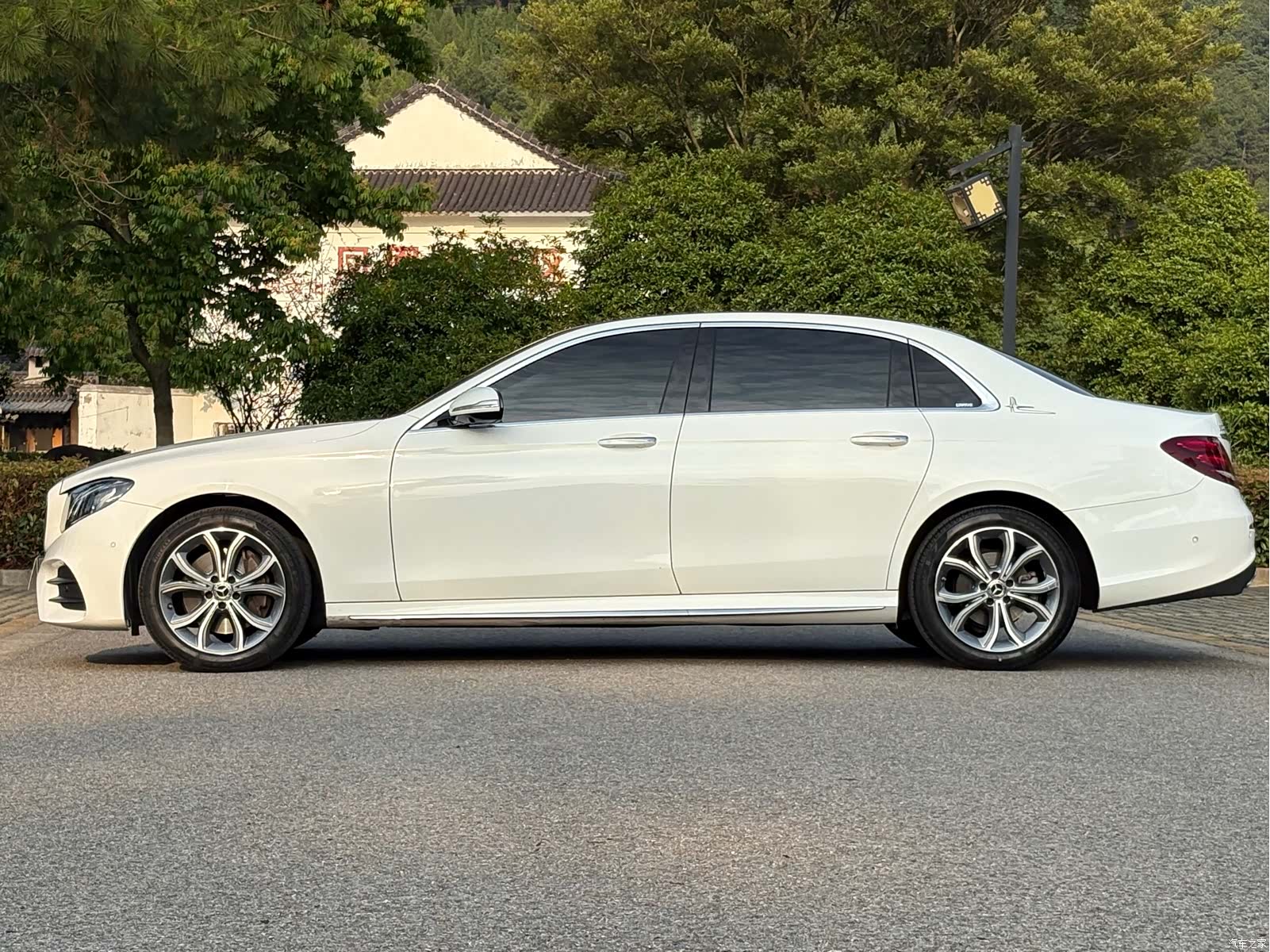 Mercedes-Benz E-Class, 2020 4