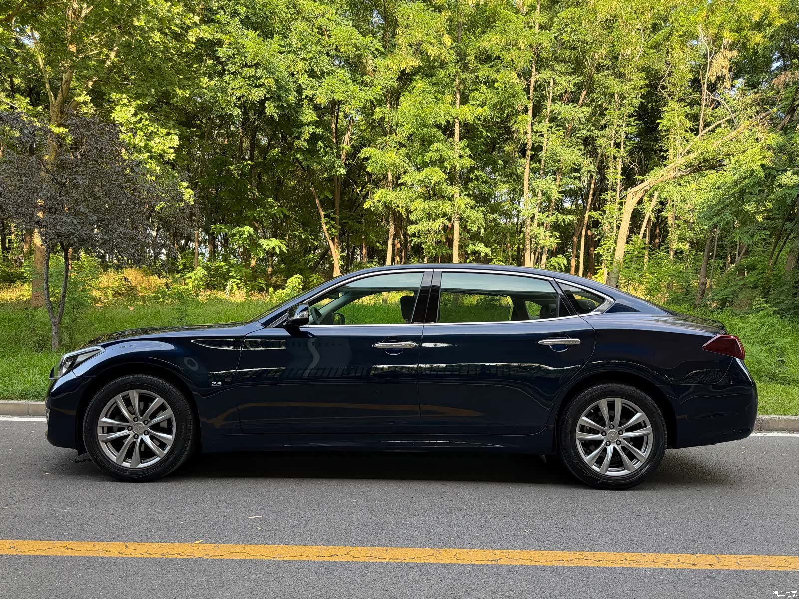 Infiniti Q70, 2015 3