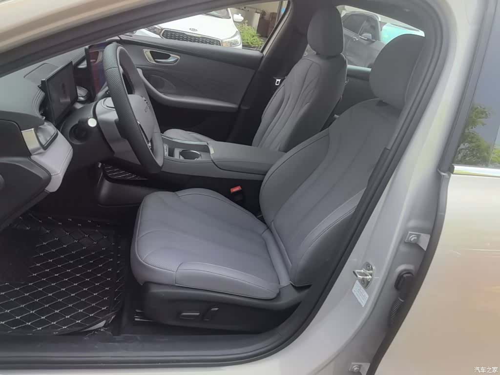 Roewe M7, 2025 15