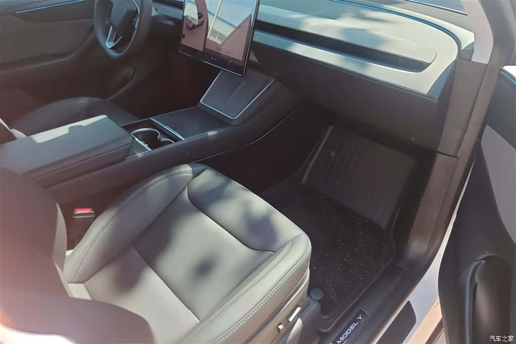 Tesla Model Y, 2025 7