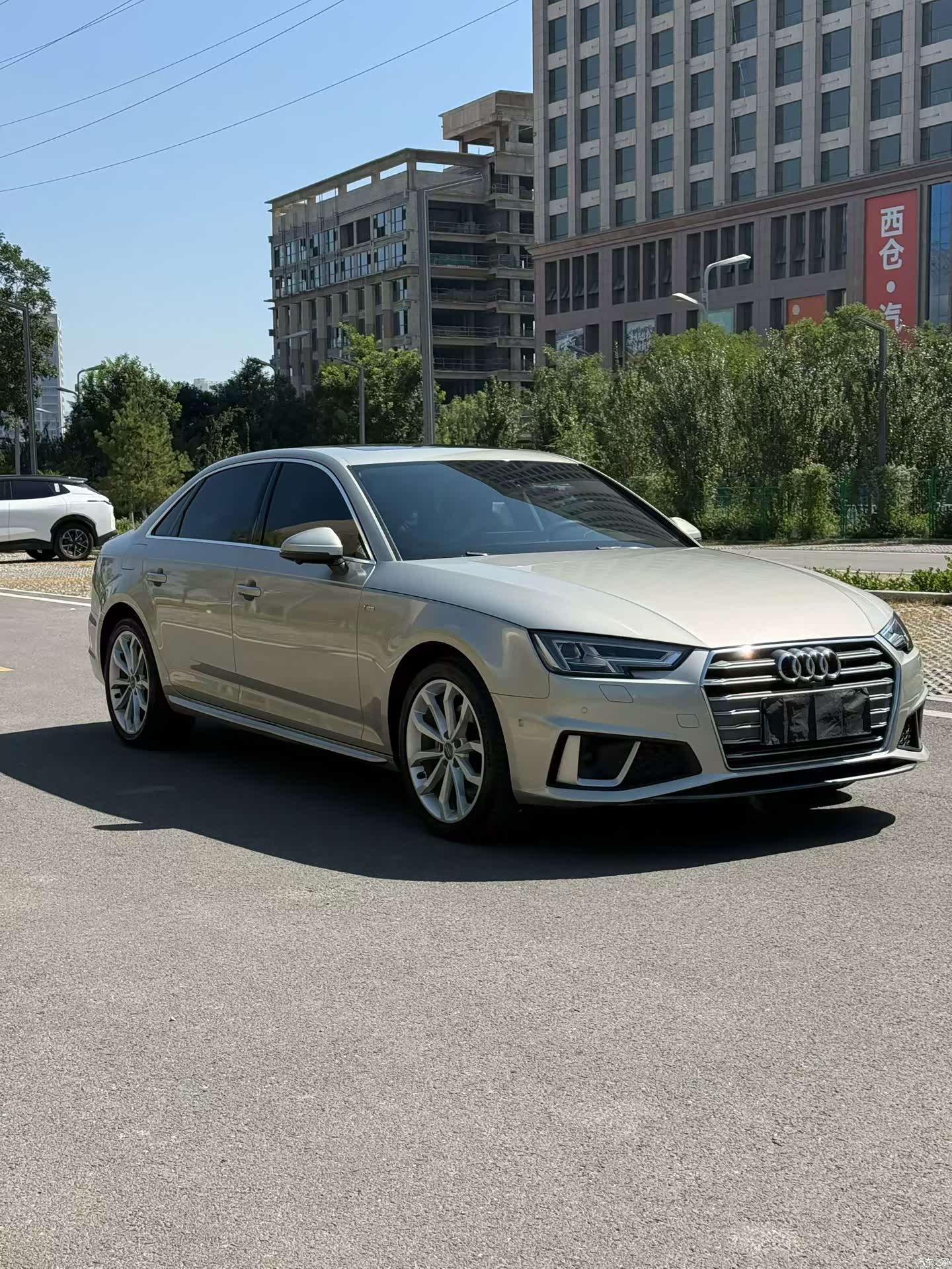 Audi A4L, 2019 3