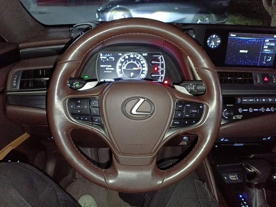 Lexus ES