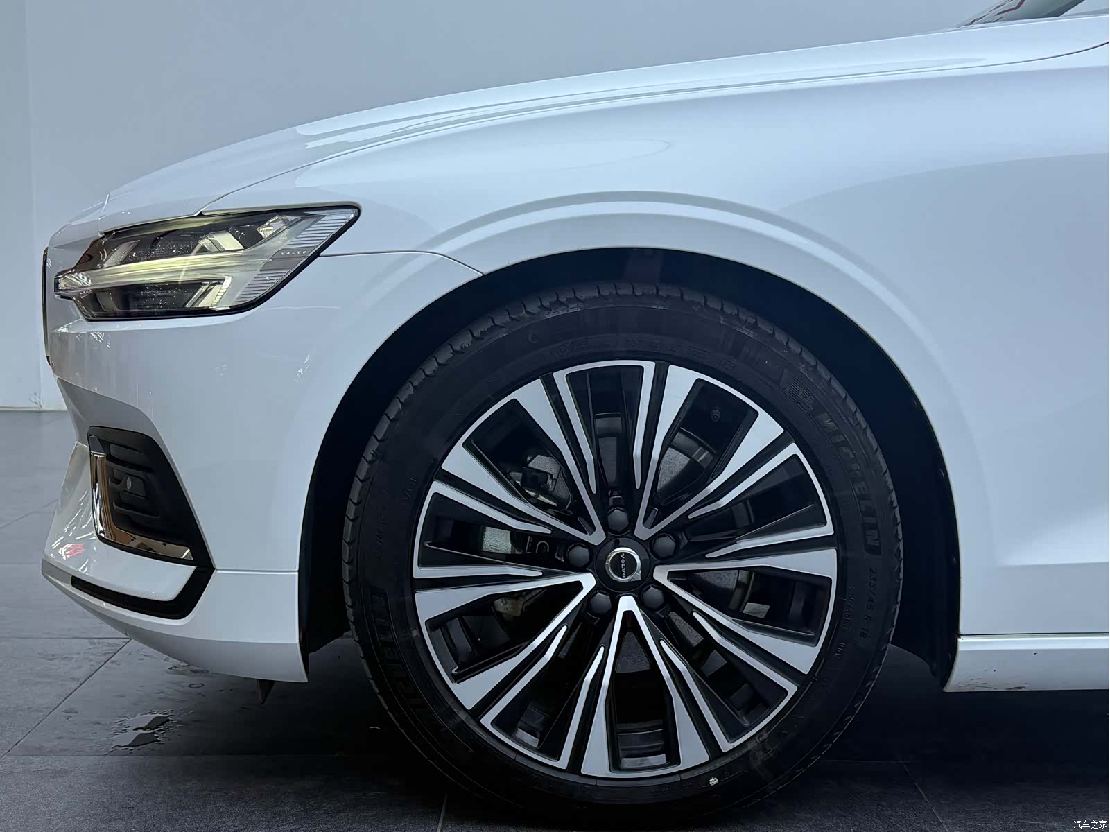 Volvo S60, 2023 все фото