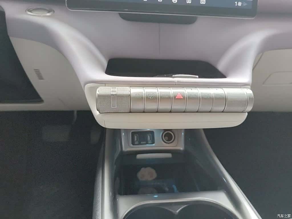 BYD Dolphin, 2022 14