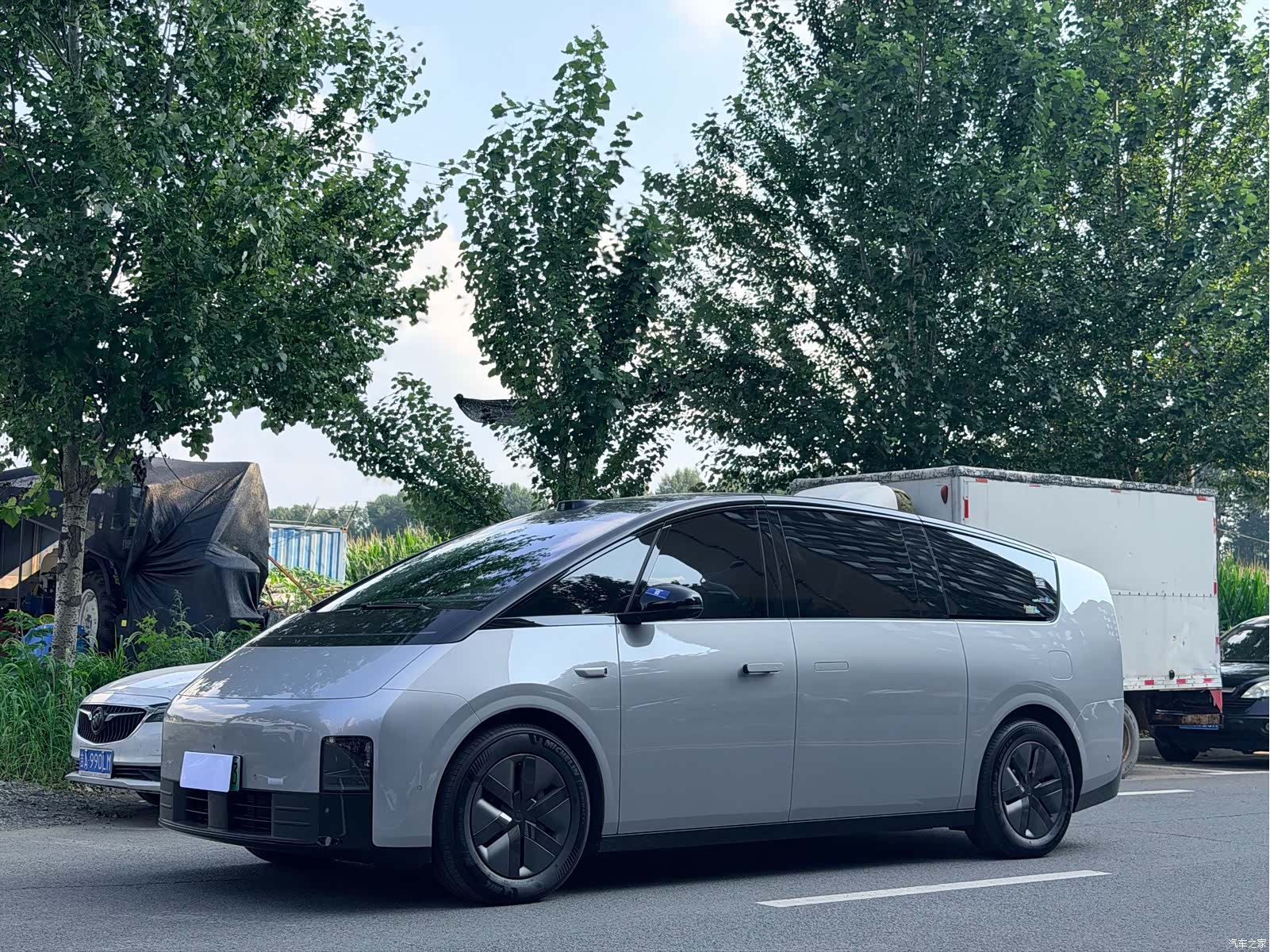 Li Auto MEGA, 2025 1