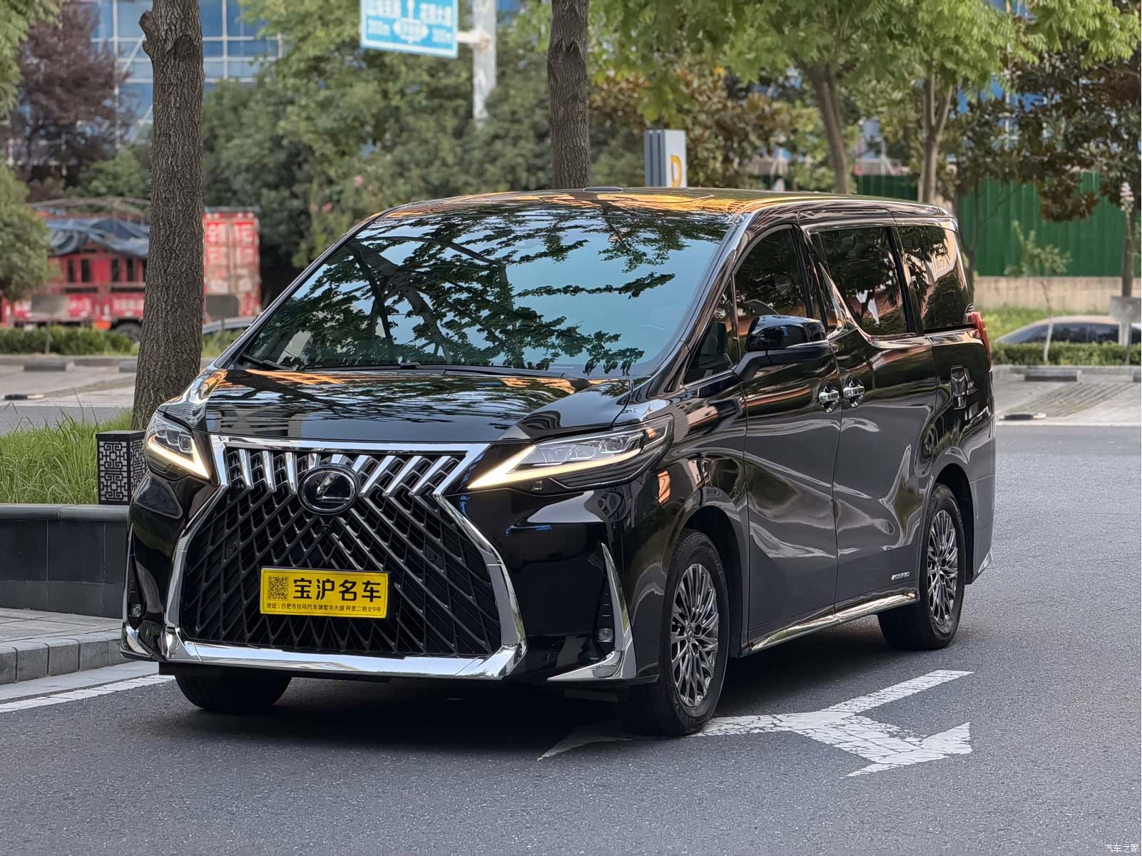 Lexus LM, 2022 1