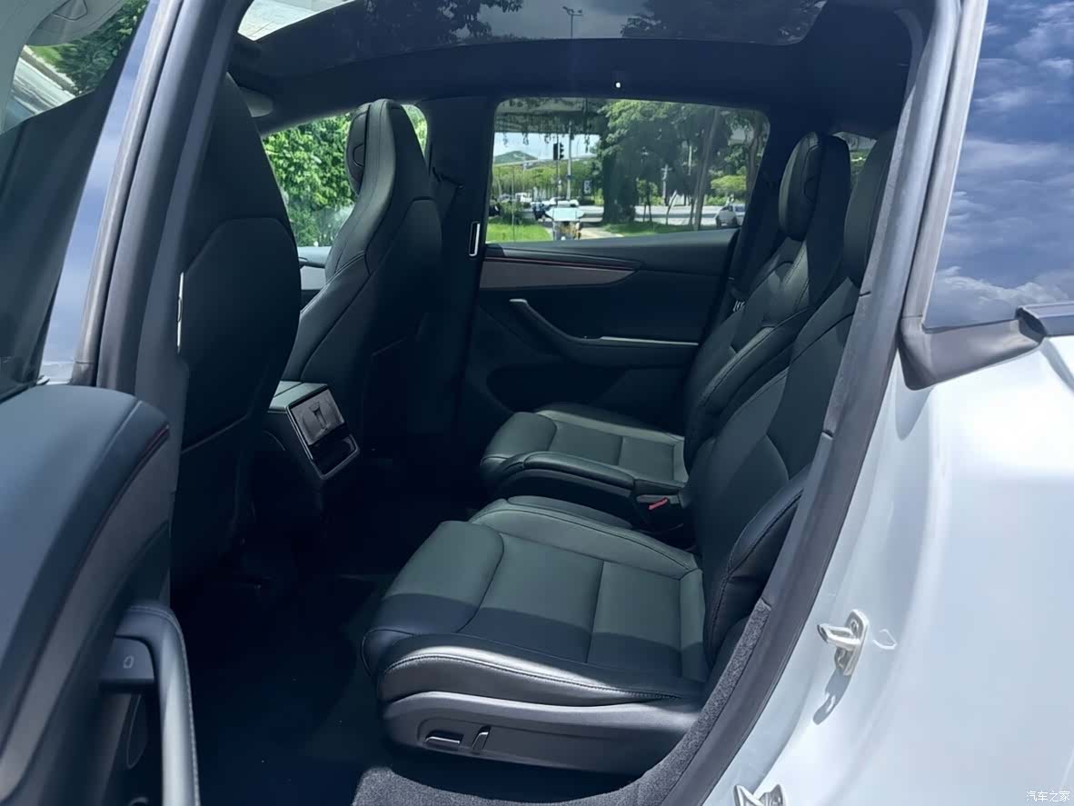 Tesla Model Y, 2026 9