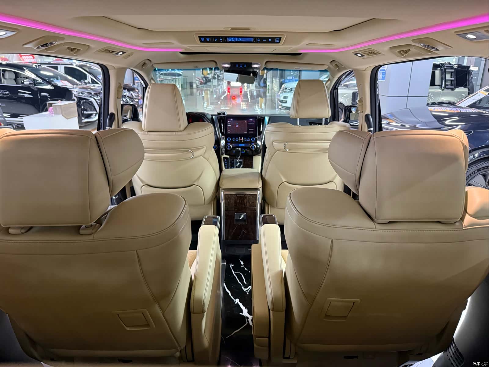 Toyota Alphard, 2022 18