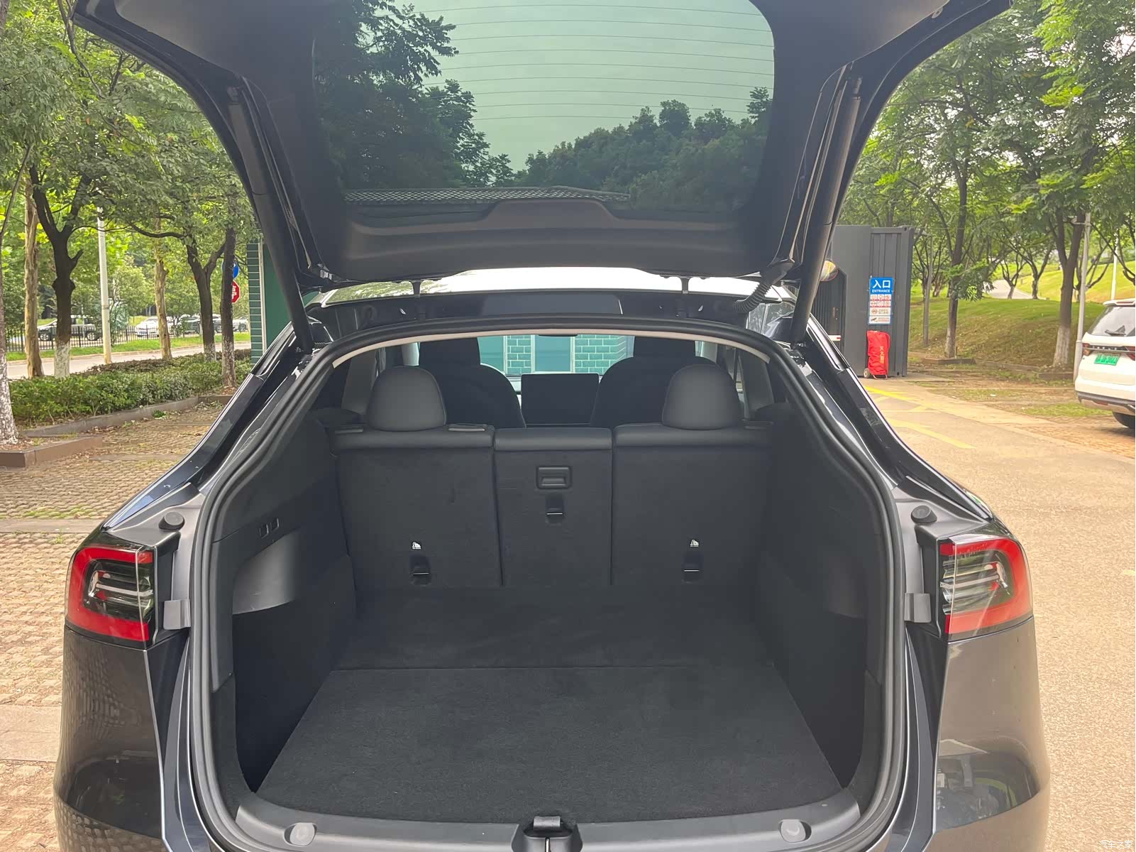 Tesla Model Y, 2024 10