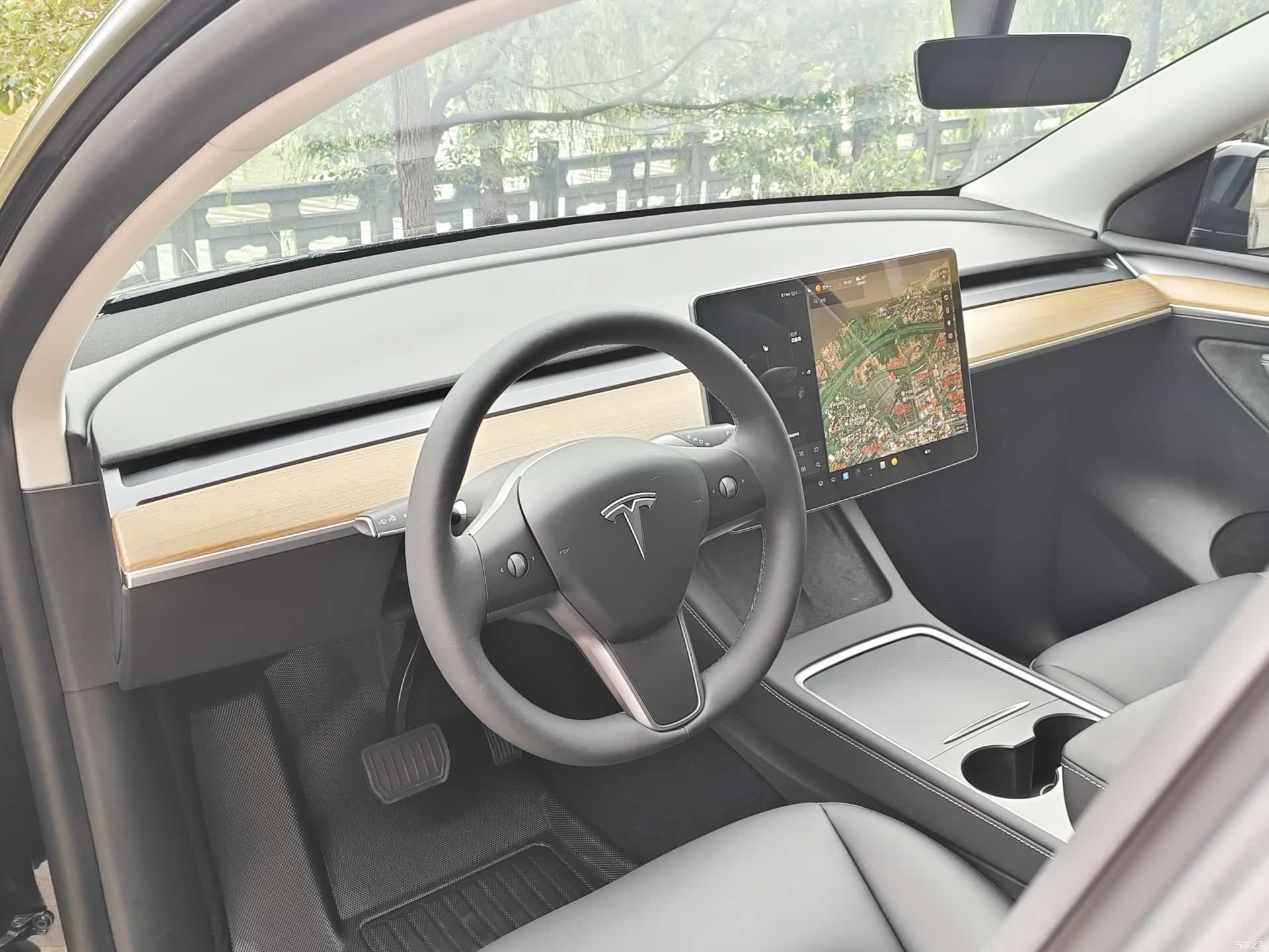 Tesla Model Y, 2021 3