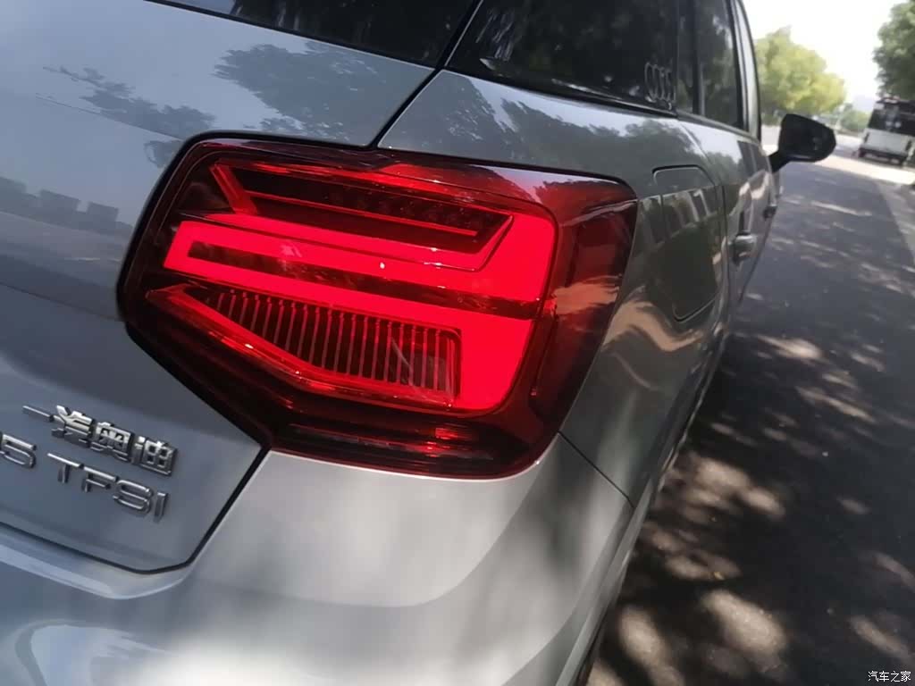 Audi Q2L, 2022 8