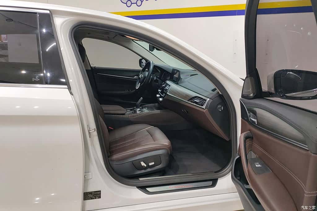 BMW 5 Series, 2018 8