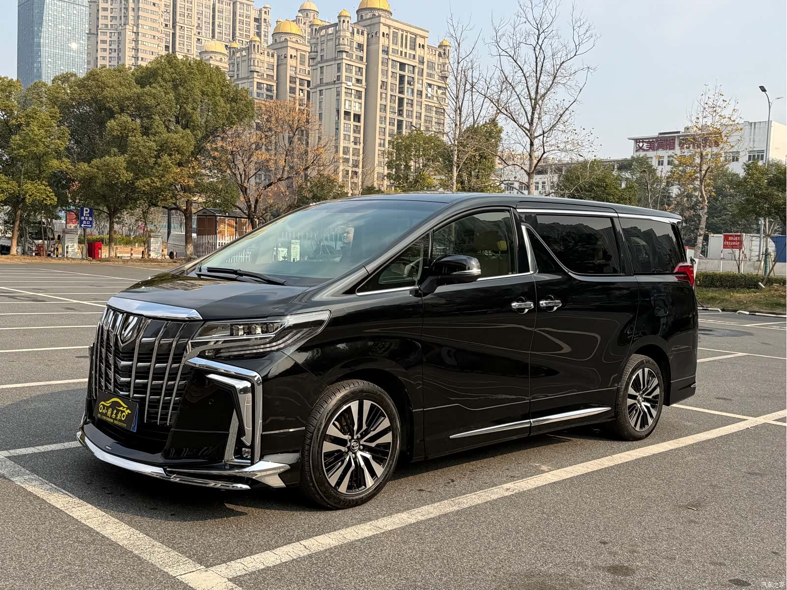 Toyota Alphard, 2017 1